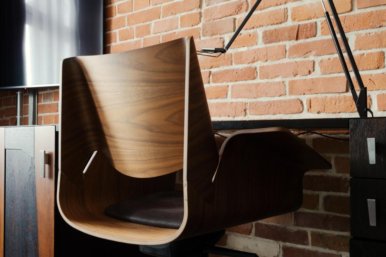 Hotel Monopol Wrocław Exterior foto A chair made of bent plywood